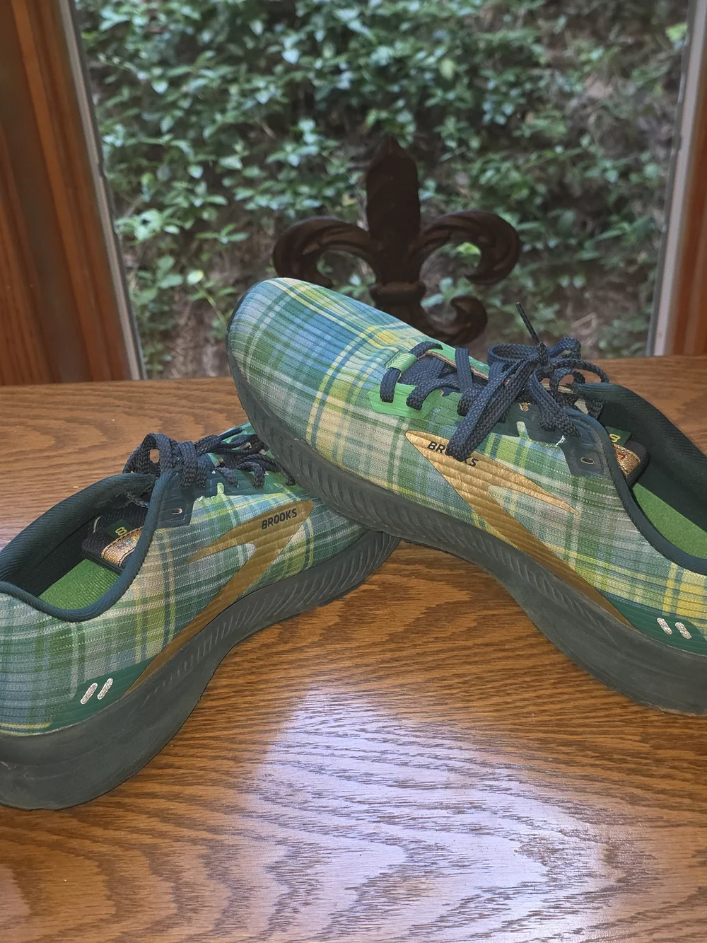 Brooks Limited Edition Launch GTS 8  Plaid Green and Teal Athletic Shoes Sz 10